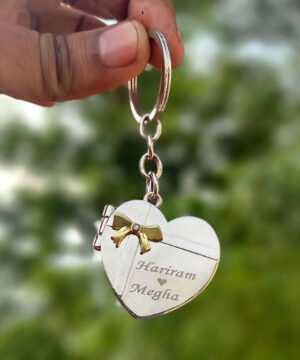 METAL COUPLE KEYCHAIN